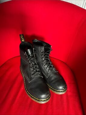 Dr. Martens Black Leather 8-Eye Lace-Up Boots with Yellow Stitch. Sz 10 W